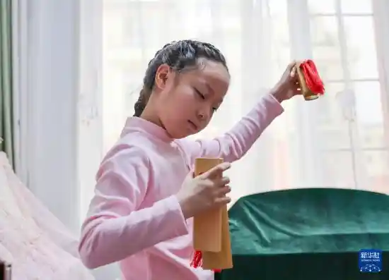 小小快板手，敲出非遗新韵——老技艺的青春传承