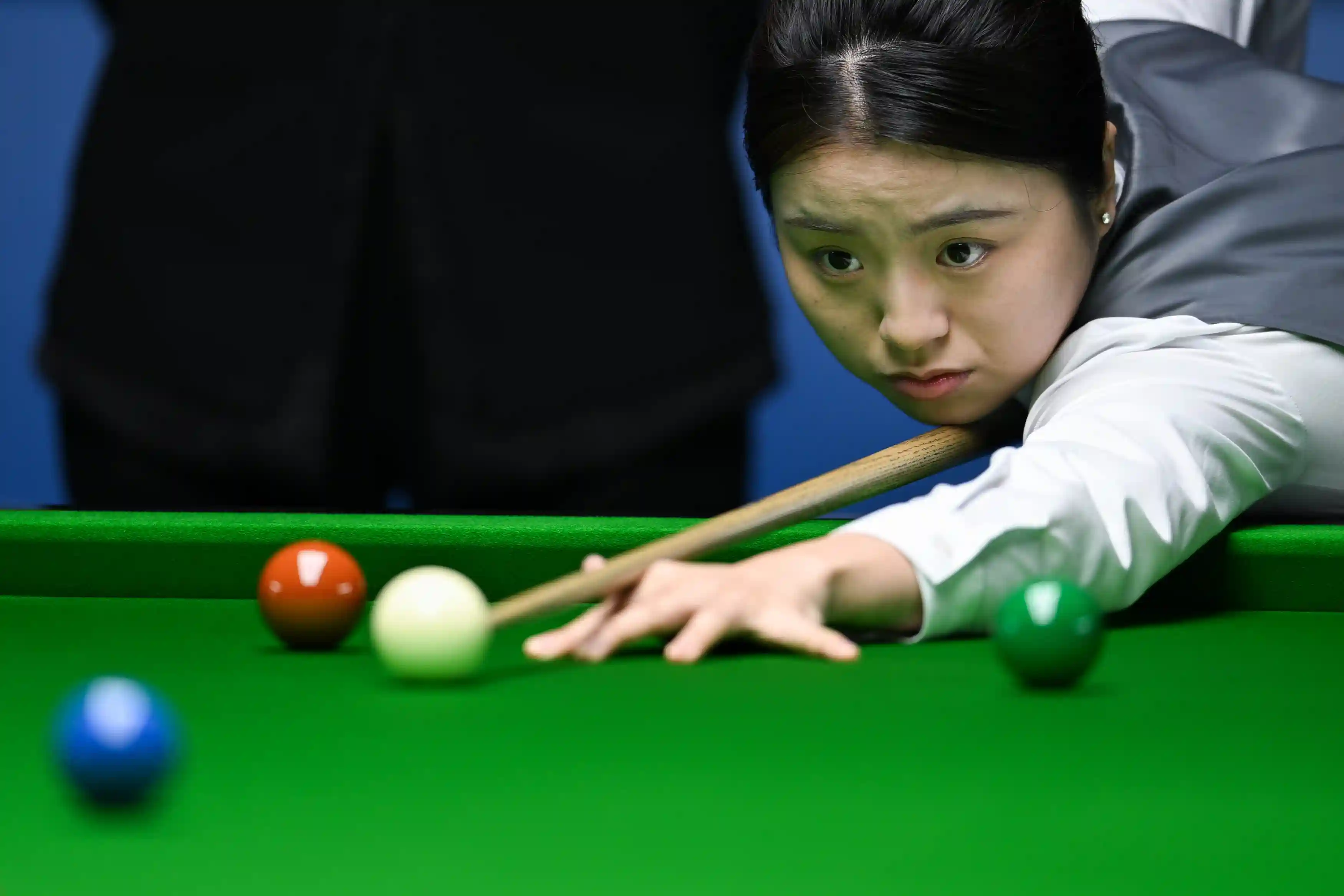 白雨露惊现斯诺克6红球赛场 夺首金引爆成都世运会台球热潮