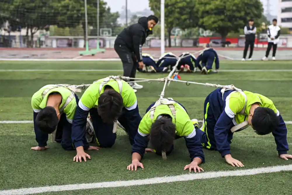成都世运会｜拔河新玩法：这比赛你绝对没见过
