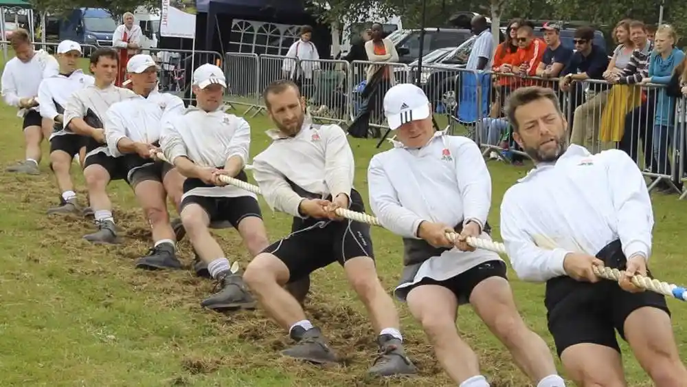 成都世运会|拔河新玩法:这比赛你绝对没见过